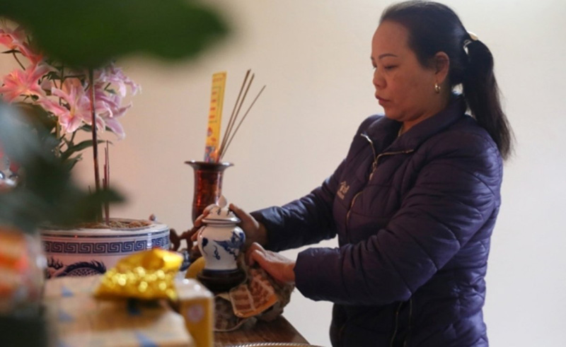 Bao sái bàn thờ đúng cách đón tài lộc: Chuyên gia hướng dẫn trình tự lau, không lau bát hương đầu tiên- Ảnh 3. Bao sái bàn thờ đúng cách đón tài lộc: Chuyên gia hướng dẫn trình tự lau, không lau bát hương đầu tiên- Ảnh 3.