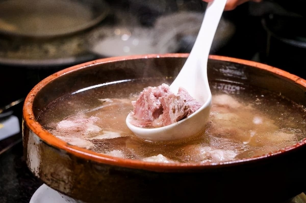 Kh&ocirc;ng ng&atilde; vẫn đau ch&acirc;n, người đ&agrave;n &ocirc;ng 40 tuổi đi kh&aacute;m b&agrave;ng ho&agrave;ng nhận tin mắc suy thận, b&aacute;c sĩ lắc đầu: &ldquo;Tại sao ăn m&oacute;n n&agrave;y nhiều thế?&rdquo;- Ảnh 2.