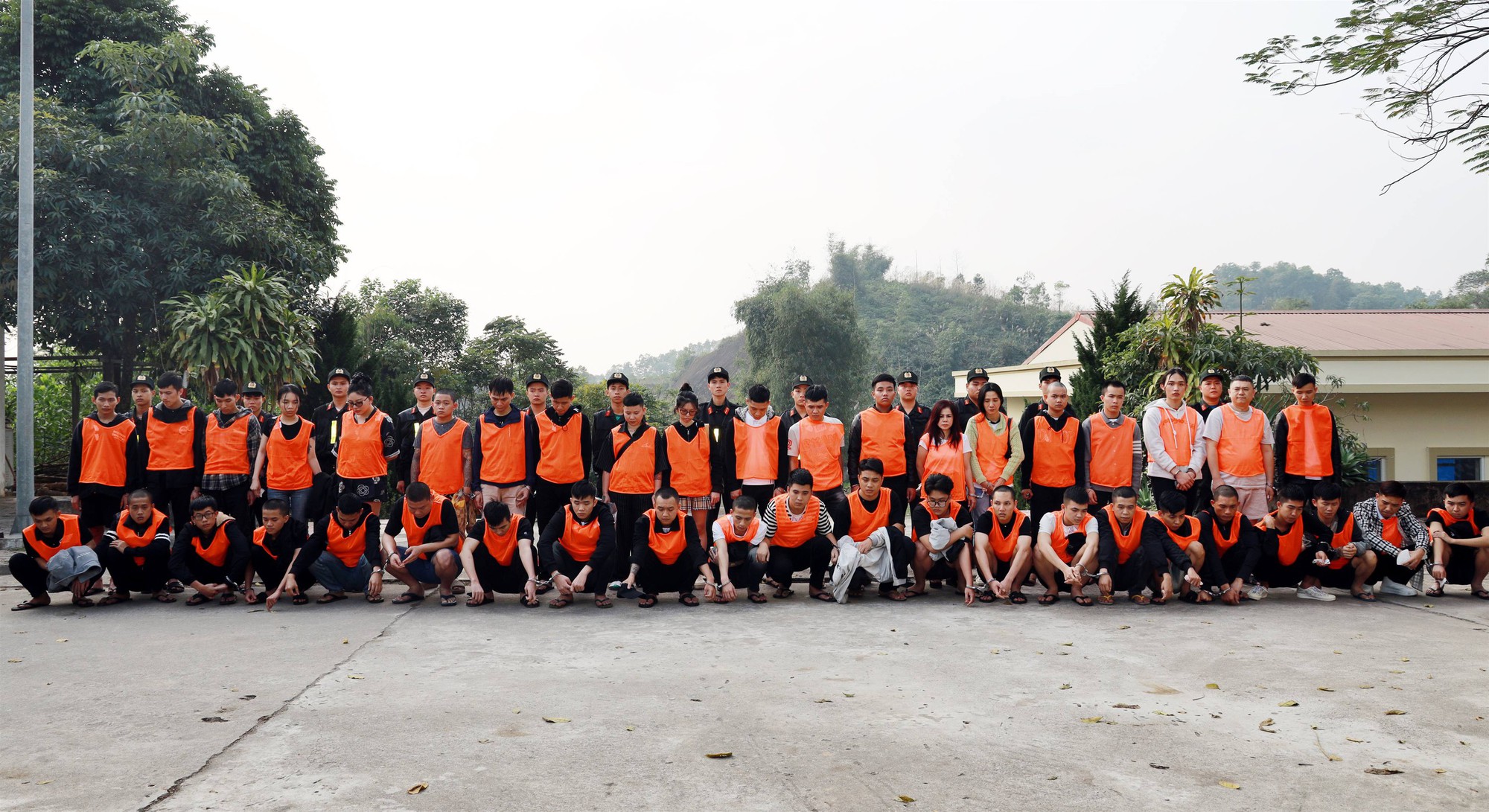 100 cảnh s&aacute;t kh&aacute;m x&eacute;t, bắt giữ băng nh&oacute;m chiếm đoạt hơn 300 tỉ đồng của h&agrave;ng ng&agrave;n người- Ảnh 7.