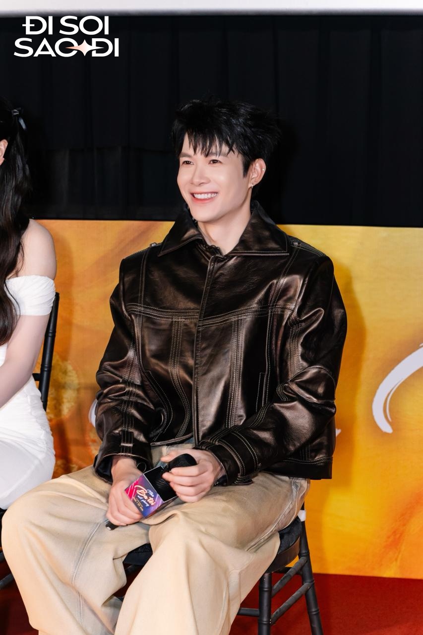 Thảm đỏ HOT nhất hôm nay: Anh Tú Atus đẹp ác liệt lấn lướt dàn sao, 1 nàng Hậu chữ sang in hẳn lên mặt- Ảnh 2. Thảm đỏ HOT nhất hôm nay: Anh Tú Atus đẹp ác liệt lấn lướt dàn sao, 1 nàng Hậu chữ sang in hẳn lên mặt- Ảnh 2.