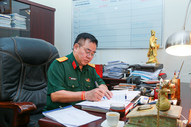 Nam NSND, đại t&aacute; lấy vợ diễn vi&ecirc;n k&eacute;m 13 tuổi, sở hữu biệt thự mặt tiền 4 tầng ở đường Xu&acirc;n Đỉnh- Ảnh 2.