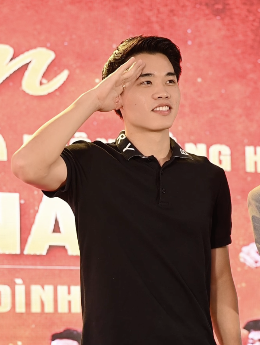 Đ&igrave;nh Bắc kể n&eacute;n đau thi đấu ở U23 ch&acirc;u &Aacute;, t&aacute;i hiện m&agrave;n ăn mừng ngạo nghễ trước gần 2000 b&agrave; con l&agrave;ng x&oacute;m- Ảnh 1.