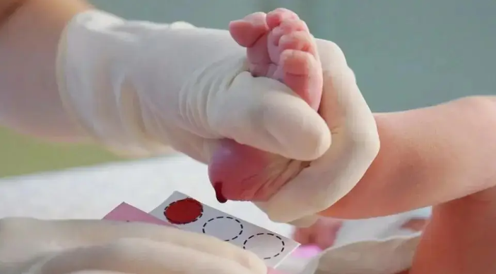 Ng&agrave;y đầu ti&ecirc;n ch&agrave;o đời của em b&eacute; sơ sinh phải vượt 7 CỬA ẢI, bận rộn v&ocirc; c&ugrave;ng đấy mẹ y&ecirc;u ạ!- Ảnh 7.