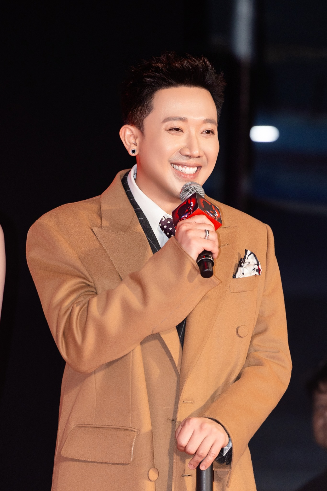 Kh&ocirc;ng ngờ Trấn Th&agrave;nh mời được si&ecirc;u sao n&agrave;y đ&oacute;ng cameo Thỏ Ơi!!, qu&ecirc;n thoại li&ecirc;n tục nhưng chả ai d&aacute;m mắng c&acirc;u n&agrave;o- Ảnh 1.