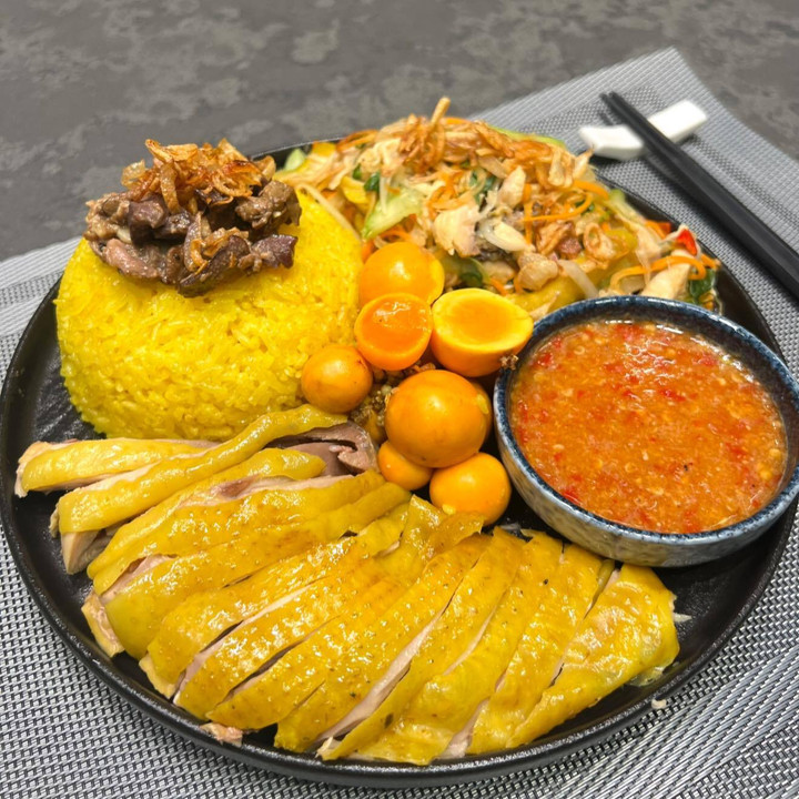 Kh&ocirc;ng c&oacute; b&aacute;nh kem th&agrave;nh tựu, gen Z H&agrave; Nội khoe "m&acirc;m cơm th&agrave;nh tựu 2025"- Ảnh 3.