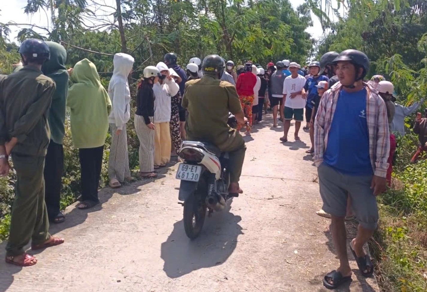 Vụ b&eacute; g&aacute;i lớp 7 tử vong dưới vu&ocirc;ng t&ocirc;m, c&oacute; vết thương ở cổ: Nghi phạm l&agrave; thiếu ni&ecirc;n 16 tuổi- Ảnh 1.