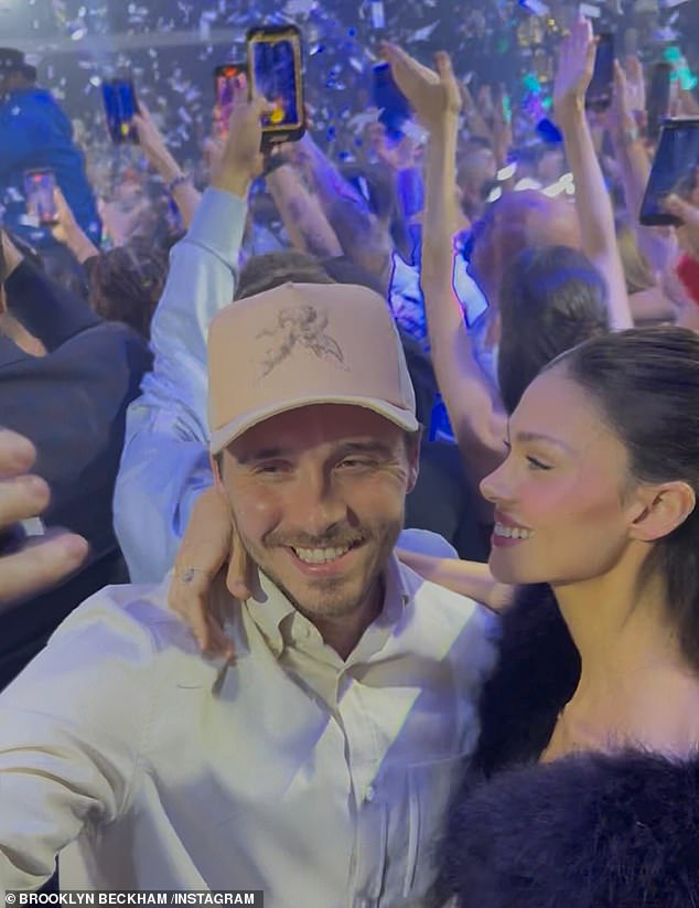 Con cả tuyên bố cắt đứt quan hệ với David Beckham và Victoria, nàng dâu phải khoá bình luận vì Con cả tuyên bố cắt đứt quan hệ với David Beckham và Victoria, nàng dâu phải khoá bình luận vì