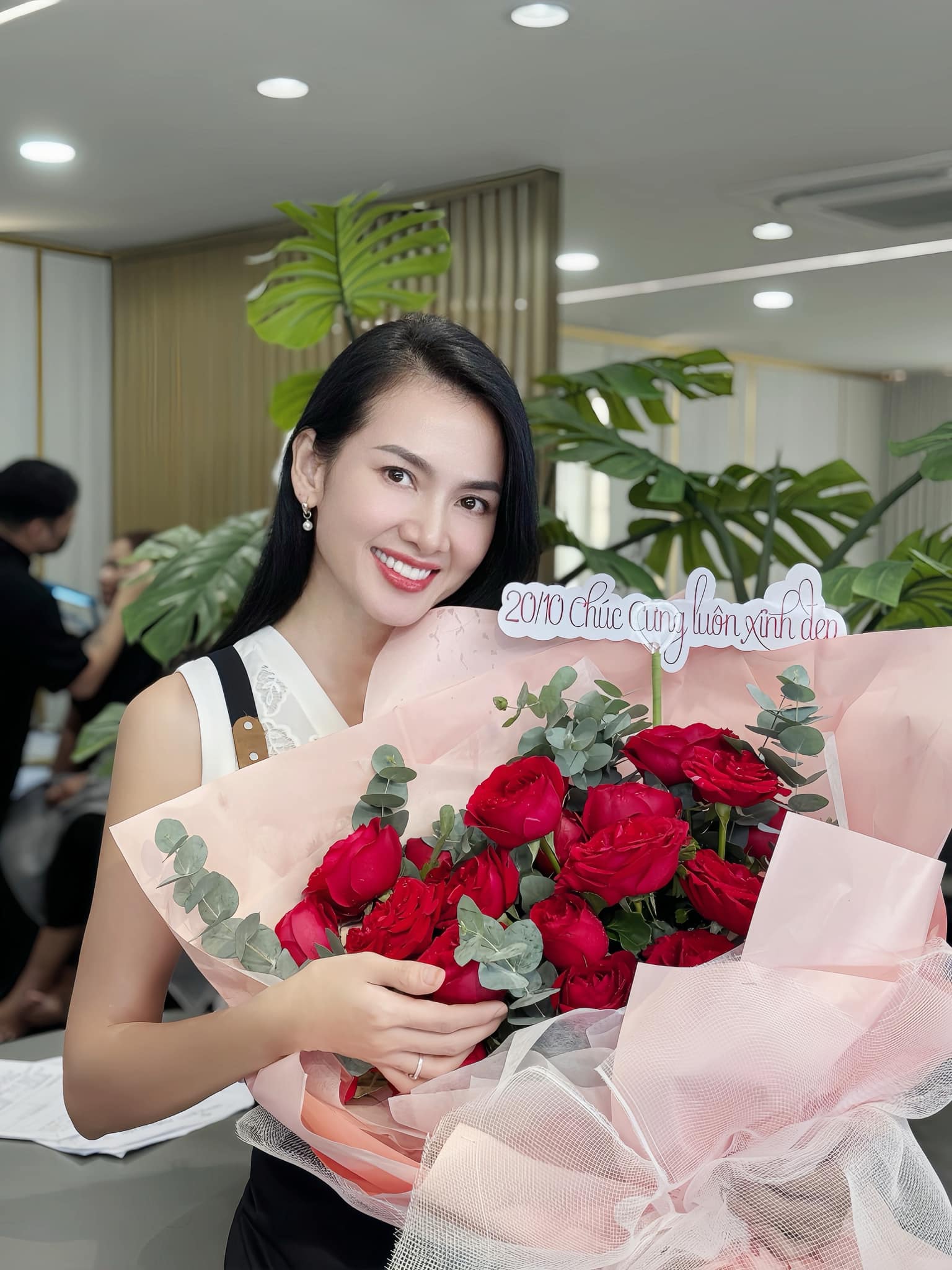 Nhan sắc trẻ đẹp của nữ nghệ sĩ 43 tuổi l&agrave; mẹ đơn th&acirc;n, 