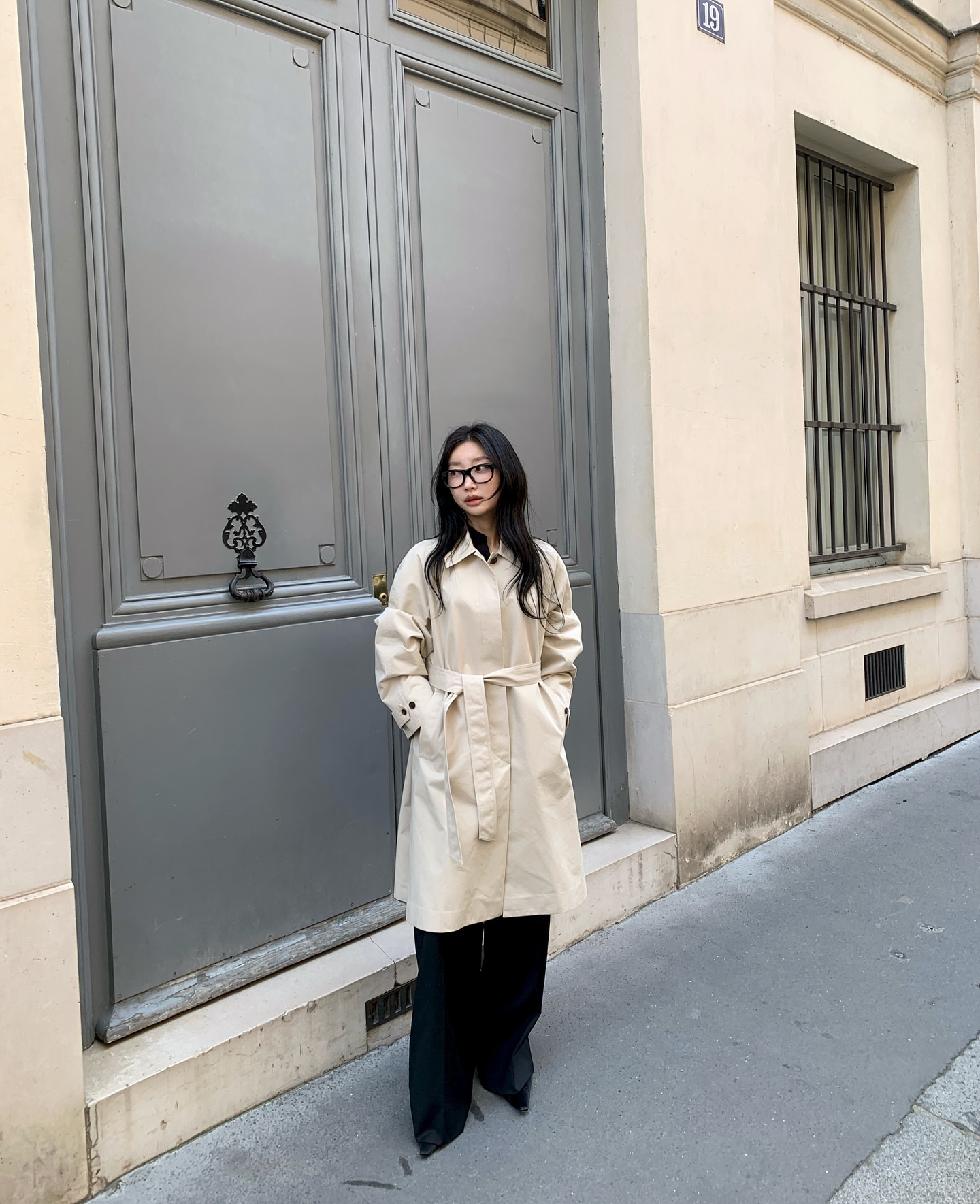 Mặc blazer m&atilde;i cũng ch&aacute;n, chị em n&ecirc;n sắm 4 kiểu &aacute;o kho&aacute;c n&agrave;y để style s&agrave;nh điệu tươi mới hơn- Ảnh 6.