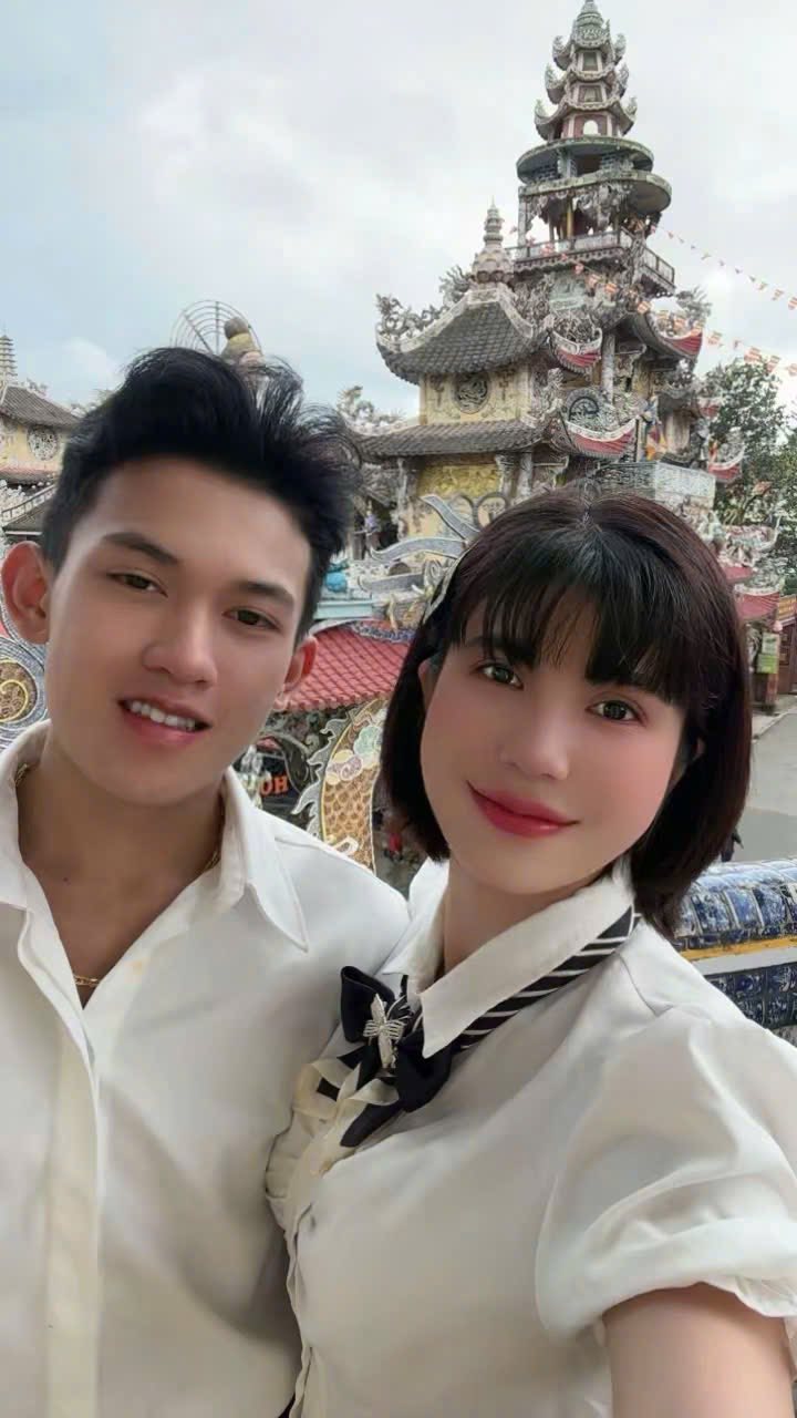 Quen nhau ở qu&aacute;n ăn đ&ecirc;m, "tổng t&agrave;i" 19 tuổi cua lu&ocirc;n chị nh&acirc;n vi&ecirc;n 39 tuổi, giờ nổi tiếng nhất Chợ Đ&agrave; Lạt- Ảnh 4.