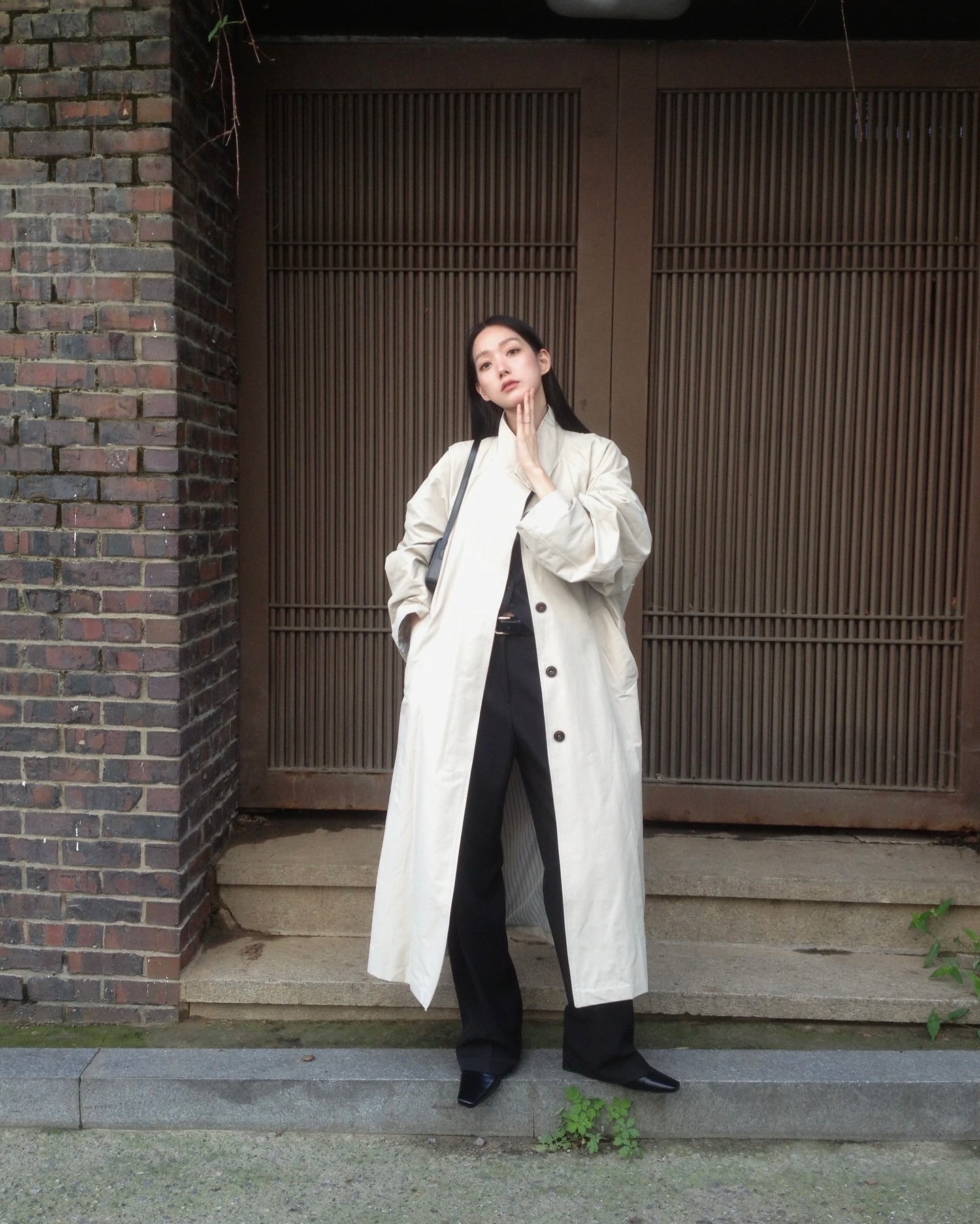 Mặc blazer m&atilde;i cũng ch&aacute;n, chị em n&ecirc;n sắm 4 kiểu &aacute;o kho&aacute;c n&agrave;y để style s&agrave;nh điệu tươi mới hơn- Ảnh 7.