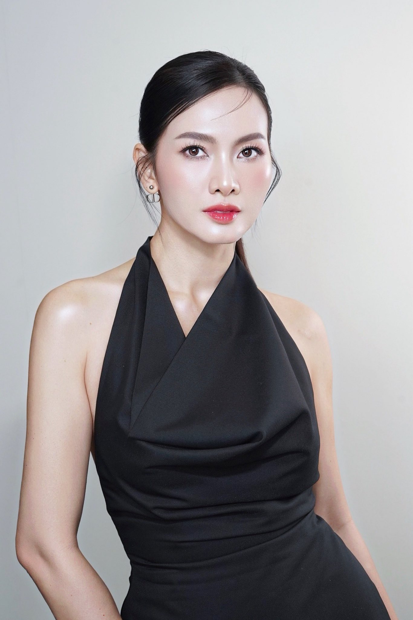 Nhan sắc trẻ đẹp của nữ nghệ sĩ 43 tuổi l&agrave; mẹ đơn th&acirc;n, 