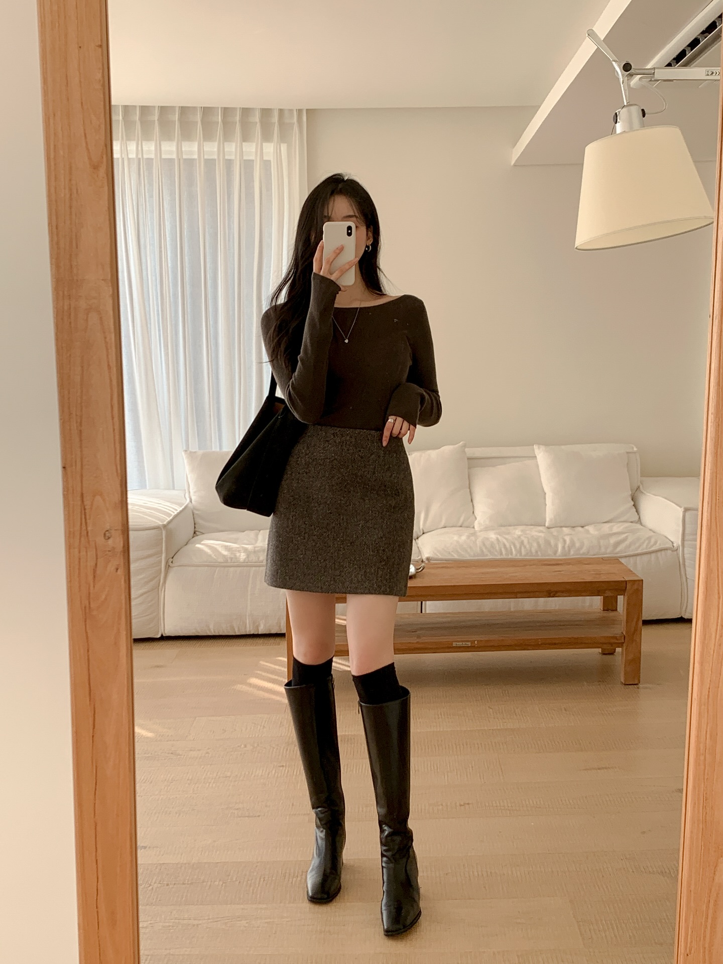 5 kiểu chân váy ngắn sang trọng nhất, phụ nữ ở mọi độ tuổi đều có thể mặc đẹp Tết này- Ảnh 9.