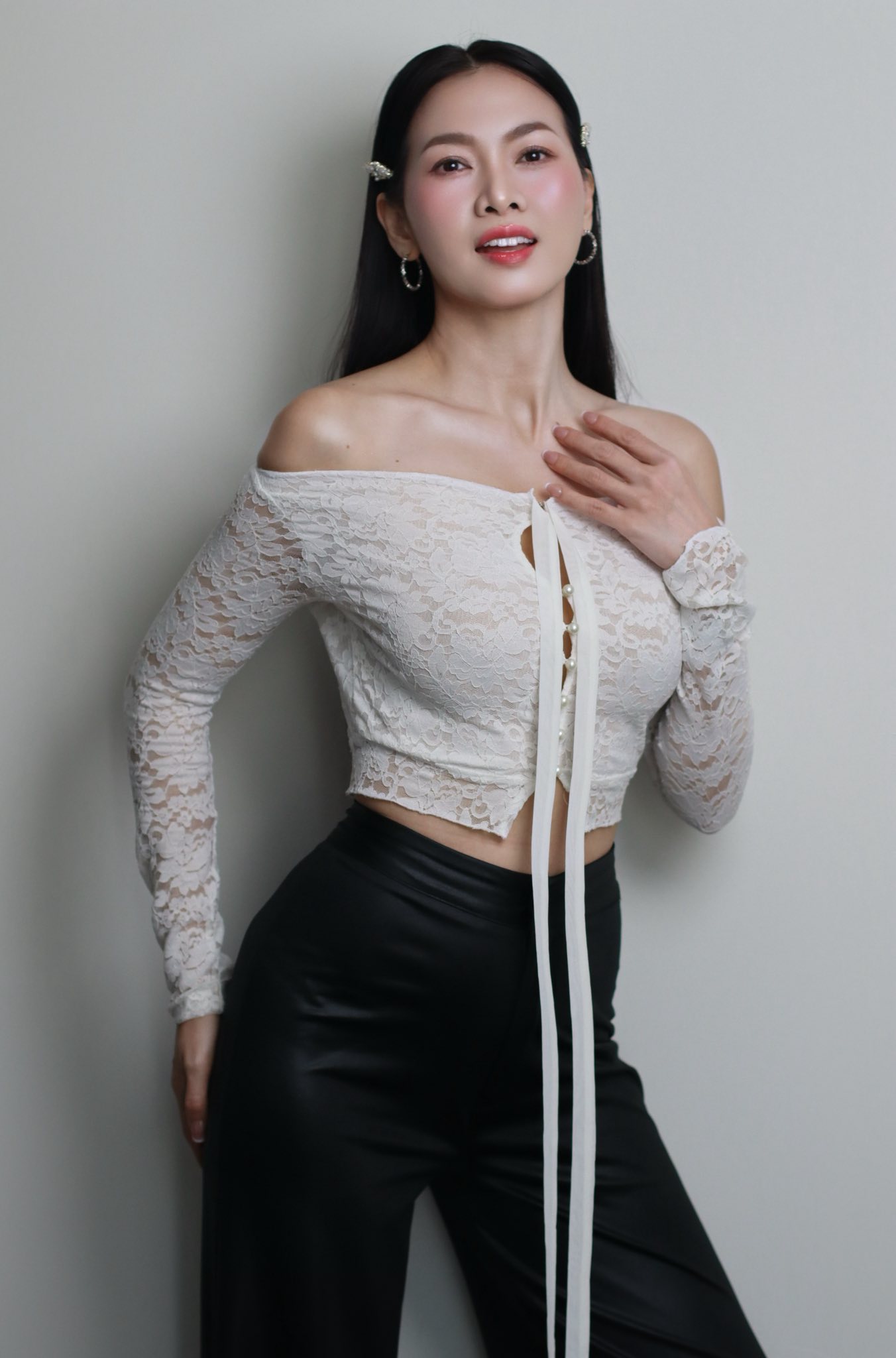 Nhan sắc trẻ đẹp của nữ nghệ sĩ 43 tuổi l&agrave; mẹ đơn th&acirc;n, 