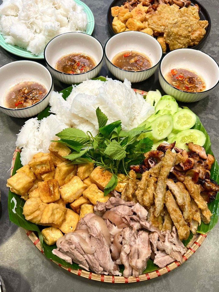 Kh&ocirc;ng c&oacute; b&aacute;nh kem th&agrave;nh tựu, gen Z H&agrave; Nội khoe "m&acirc;m cơm th&agrave;nh tựu 2025"- Ảnh 11.