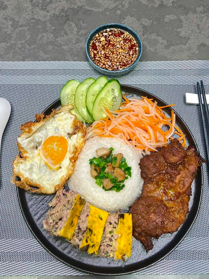 Kh&ocirc;ng c&oacute; b&aacute;nh kem th&agrave;nh tựu, gen Z H&agrave; Nội khoe "m&acirc;m cơm th&agrave;nh tựu 2025"- Ảnh 19.