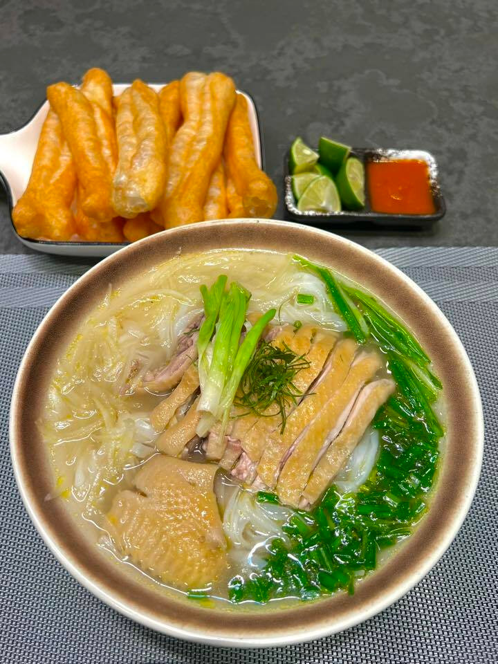 Kh&ocirc;ng c&oacute; b&aacute;nh kem th&agrave;nh tựu, gen Z H&agrave; Nội khoe "m&acirc;m cơm th&agrave;nh tựu 2025"- Ảnh 23.