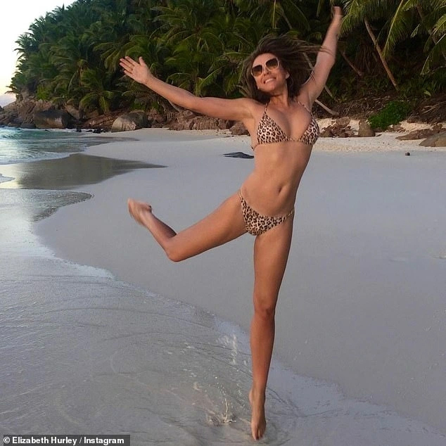 Sao Hollywood 60 tuổi sắc v&oacute;c v&agrave; thần th&aacute;i quyến rũ vượt thời gian nhờ 1 kiểu ăn kh&ocirc;ng giống ai, phụ nữ trung ni&ecirc;n lại bỏ qua- Ảnh 8.