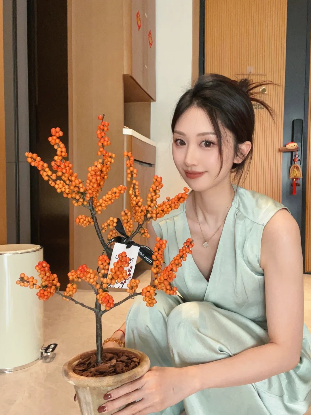 Tết đừng chỉ chơi đ&agrave;o, h&atilde;y thử cắm b&igrave;nh đ&agrave;o đ&ocirc;ng "cam Herm&egrave;s": M&agrave;u của gi&agrave;u sang v&agrave; b&iacute; k&iacute;p "3 kh&ocirc;ng" gi&uacute;p quả căng mọng cả th&aacute;ng kh&ocirc;ng rụng- Ảnh 25.