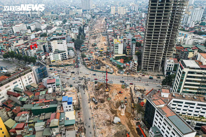 Thi c&ocirc;ng xuy&ecirc;n Tết, cắt gọt nh&agrave; mặt phố Đ&ecirc; La Th&agrave;nh để mở rộng đường V&agrave;nh đai 1- Ảnh 1.