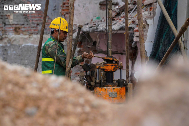 Thi c&ocirc;ng xuy&ecirc;n Tết, cắt gọt nh&agrave; mặt phố Đ&ecirc; La Th&agrave;nh để mở rộng đường V&agrave;nh đai 1- Ảnh 9.