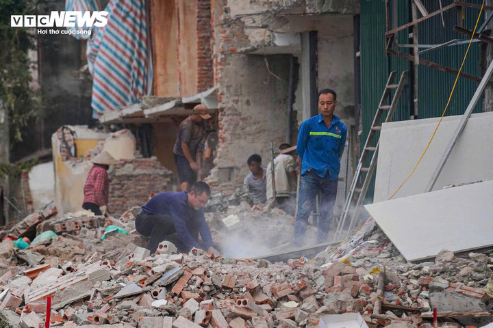 Thi c&ocirc;ng xuy&ecirc;n Tết, cắt gọt nh&agrave; mặt phố Đ&ecirc; La Th&agrave;nh để mở rộng đường V&agrave;nh đai 1- Ảnh 3.