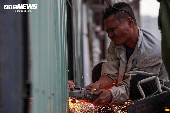 Thi c&ocirc;ng xuy&ecirc;n Tết, cắt gọt nh&agrave; mặt phố Đ&ecirc; La Th&agrave;nh để mở rộng đường V&agrave;nh đai 1- Ảnh 4.