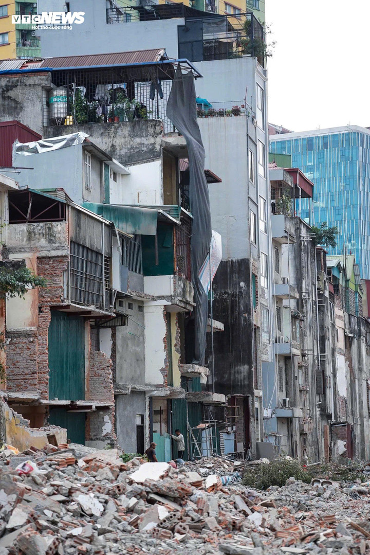 Thi c&ocirc;ng xuy&ecirc;n Tết, cắt gọt nh&agrave; mặt phố Đ&ecirc; La Th&agrave;nh để mở rộng đường V&agrave;nh đai 1- Ảnh 6.