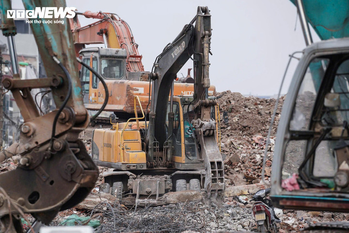 Thi c&ocirc;ng xuy&ecirc;n Tết, cắt gọt nh&agrave; mặt phố Đ&ecirc; La Th&agrave;nh để mở rộng đường V&agrave;nh đai 1- Ảnh 8.