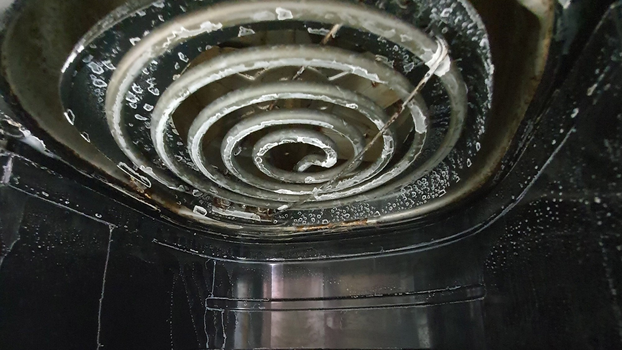 Cảnh báo cho bất cứ ai dùng nồi chiên không dầu: Có 1 bộ phận bắt buộc phải vệ sinh nhưng hay bị bỏ qua- Ảnh 1. Cảnh báo cho bất cứ ai dùng nồi chiên không dầu: Có 1 bộ phận bắt buộc phải vệ sinh nhưng hay bị bỏ qua- Ảnh 1.