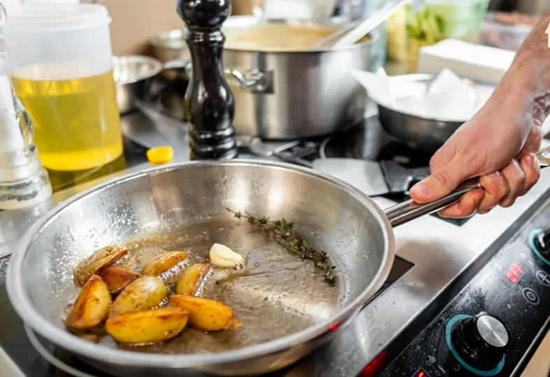 WHO cảnh báo hãy NGỪNG dùng ngay loại dầu ăn này- Ảnh 1.