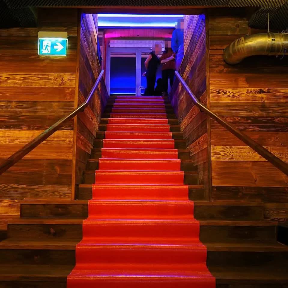 "Tôi đã thấy nhiều người bị cháy": Nhân chứng kể lại khoảnh khắc kinh hoàng trong vụ cháy quán bar Thụy Sĩ- Ảnh 4. "Tôi đã thấy nhiều người bị cháy": Nhân chứng kể lại khoảnh khắc kinh hoàng trong vụ cháy quán bar Thụy Sĩ- Ảnh 4.