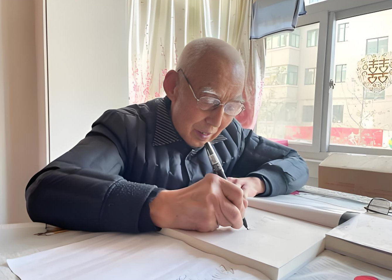 5 lần đổi di ch&uacute;c m&agrave; vẫn bị c&aacute;c con t&igrave;m thấy, t&ocirc;i v&ocirc; t&igrave;nh ph&aacute;t hiện ra sự thật b&agrave;ng ho&agrave;ng trong căn ph&ograve;ng ngủ- Ảnh 1.