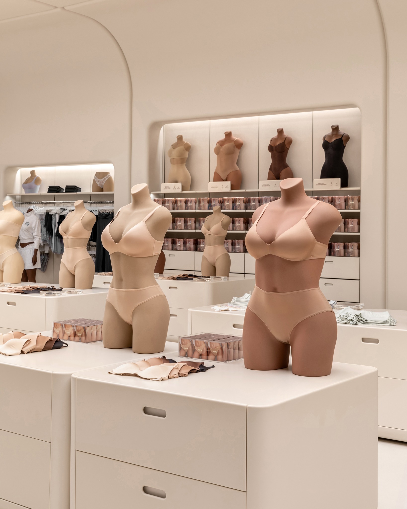 Hiện tượng 2025: Skims - c&aacute;i t&ecirc;n đưa Kim Kardashian l&ecirc;n một tầm cao mới- Ảnh 3.