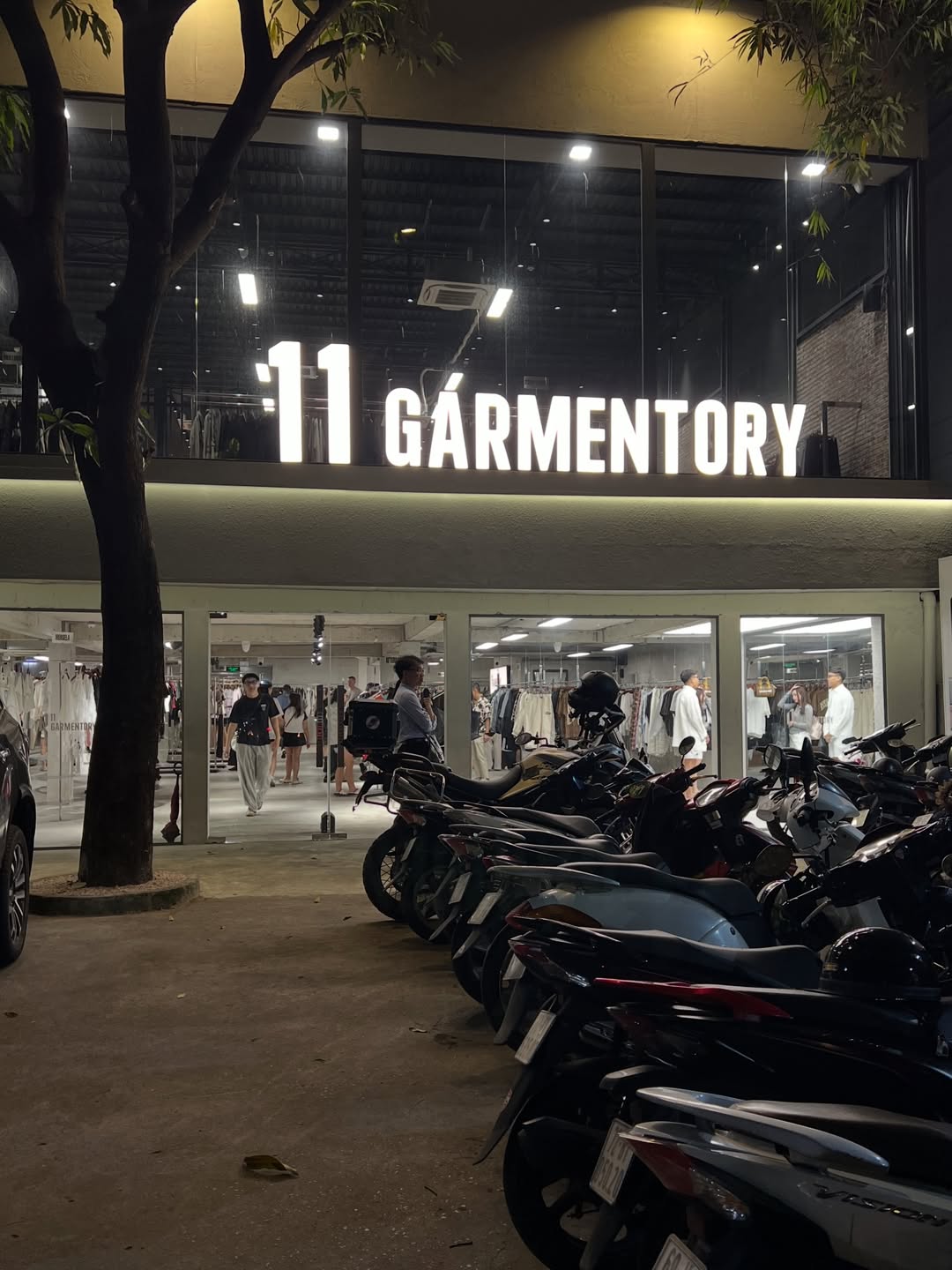 Tết Dương lịch &ldquo;ăn n&ecirc;n l&agrave;m ra&rdquo;: Qu&aacute;n cafe, photobooth, thời trang doanh thu tăng 2-3 lần, xe &ocirc;m c&ocirc;ng nghệ kiếm 1,5 triệu/5 tiếng- Ảnh 12.