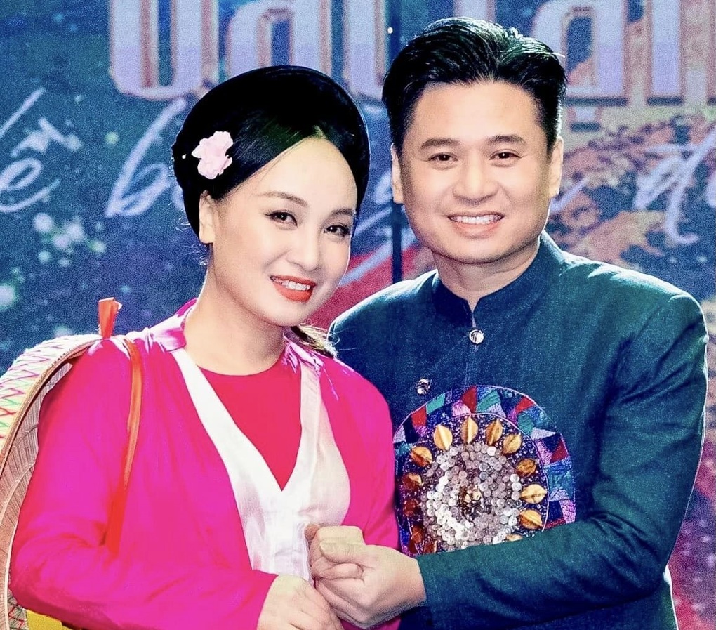 Việt Nam c&oacute; cặp vợ chồng quyền lực đều l&agrave; Gi&aacute;m đốc Nh&agrave; h&aacute;t, giọng h&aacute;t đẳng cấp NSND cả nước c&ocirc;ng nhận- Ảnh 5.