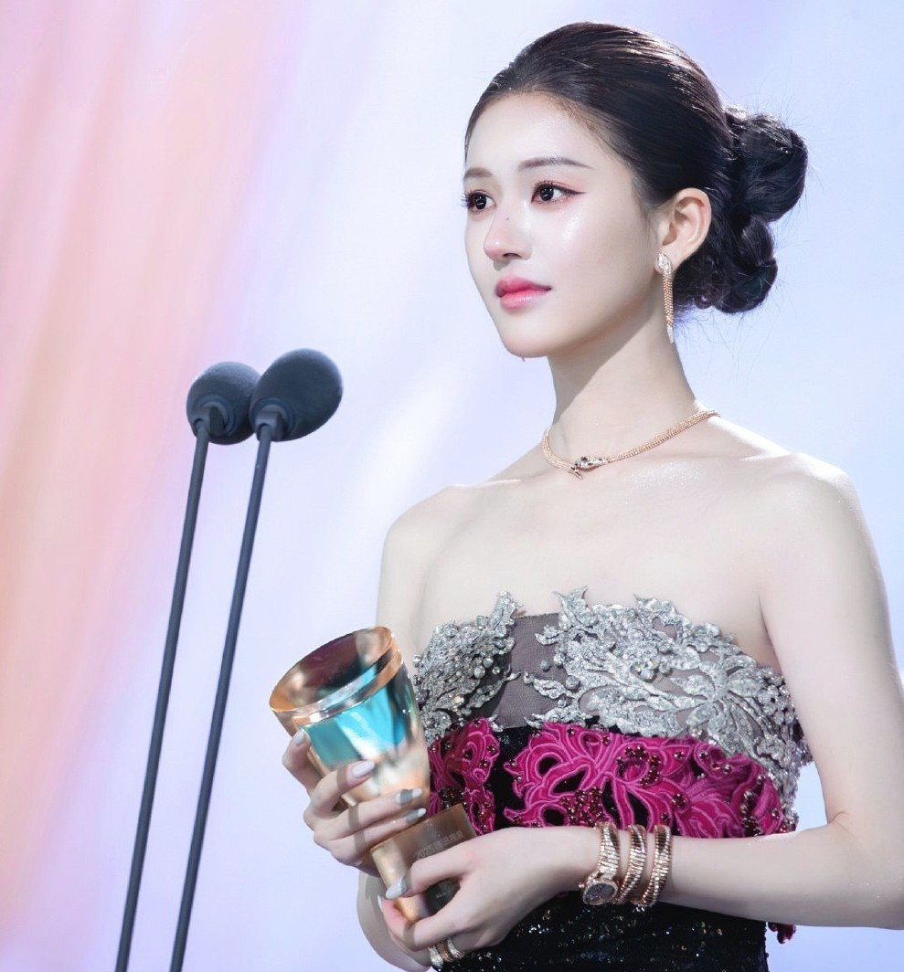 Sự trở lại của Triệu Lộ Tư có phải là "cái chết của giới giải trí"- Ảnh 1.