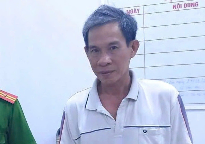 Bắt chủ shop quần &aacute;o h&atilde;m hại b&eacute; g&aacute;i ở An Giang- Ảnh 1.