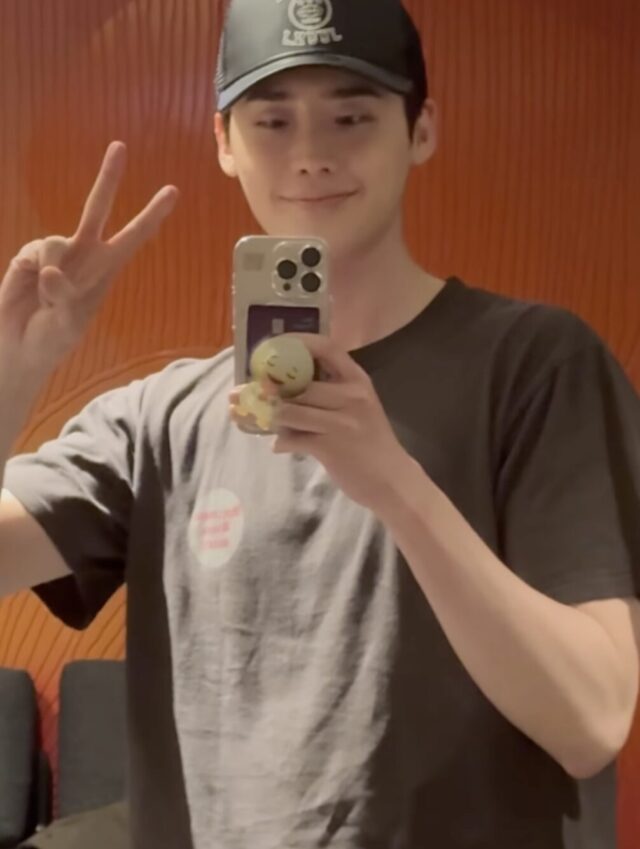 Lee Jong Suk hẹn hò Hoa hậu Trái Đất, còn IU thì sao đây?- Ảnh 6. Lee Jong Suk hẹn hò Hoa hậu Trái Đất, còn IU thì sao đây?- Ảnh 6.