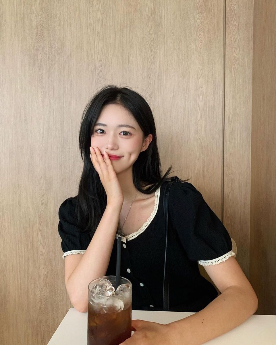 5h chiều thứ 6, sếp đến trước b&agrave;n v&agrave; n&oacute;i: &ldquo;Hộ anh c&aacute;i b&aacute;o c&aacute;o, thứ 2 cần rồi&rdquo;, nữ nh&acirc;n vi&ecirc;n EQ cao đ&aacute;p 1 c&acirc;u m&agrave; leader đỏ mặt- Ảnh 2.