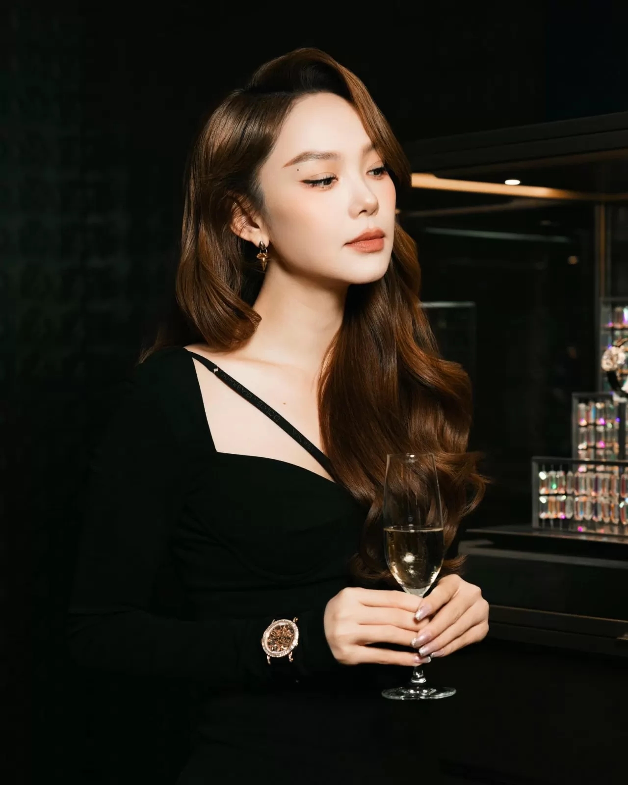 Mỹ nh&acirc;n Việt l&agrave; &ldquo;s&aacute;ch gi&aacute;o khoa thời trang&rdquo; đầu ti&ecirc;n của Việt Nam: Visual đi trước thời đại, người đẹp cuốn giẻ cũng đẹp- Ảnh 10.