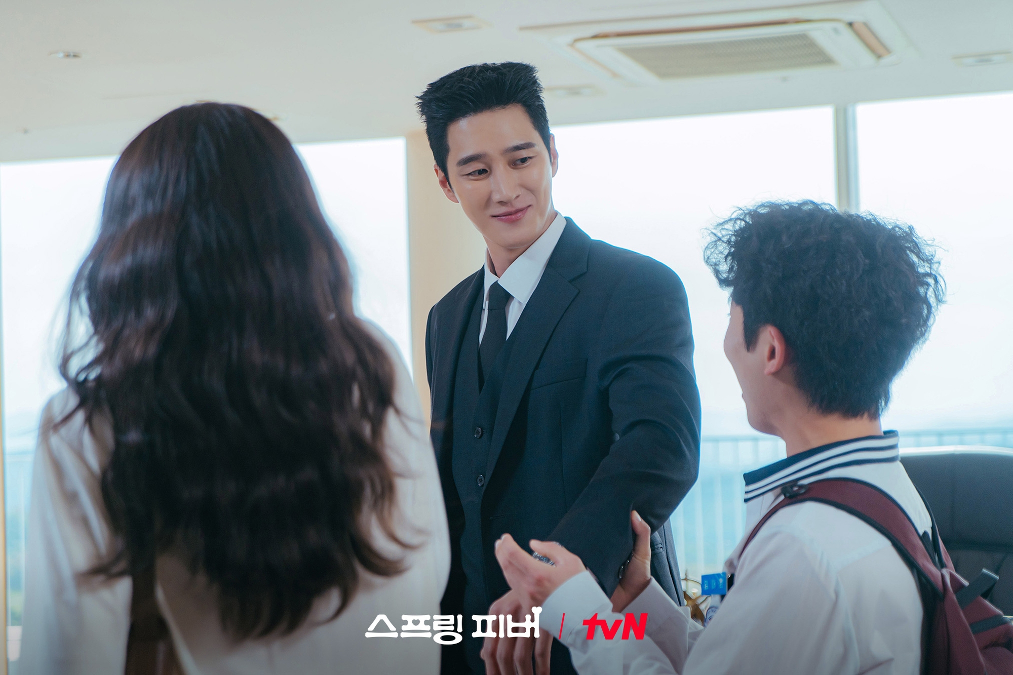 10 lần tr&uacute;ng độc đắc kh&ocirc;ng bằng cưới được tổng t&agrave;i n&agrave;y: Cơ bắp, quyền lực, t&agrave;i lực đủ cả, chị em đổ ầm ầm- Ảnh 6.