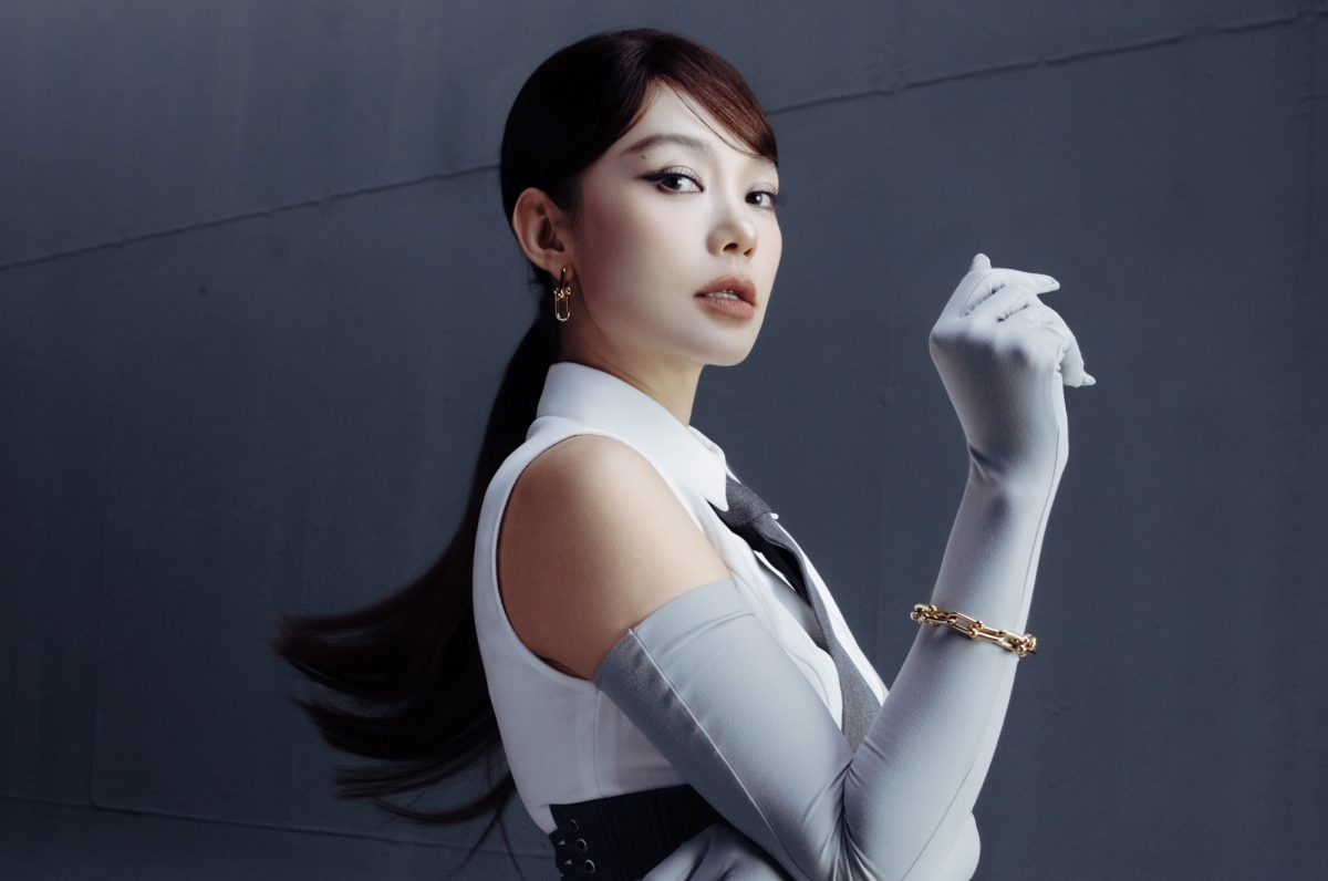 Mỹ nh&acirc;n Việt l&agrave; &ldquo;s&aacute;ch gi&aacute;o khoa thời trang&rdquo; đầu ti&ecirc;n của Việt Nam: Visual đi trước thời đại, người đẹp cuốn giẻ cũng đẹp- Ảnh 12.