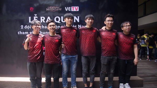 Từ cậu b&eacute; kh&ocirc;ng biết chữ, ch&agrave;ng phụ bếp đến biểu tượng Esports: Những c&acirc;u chuyện cổ t&iacute;ch c&oacute; thật của game thủ Việt- Ảnh 1.