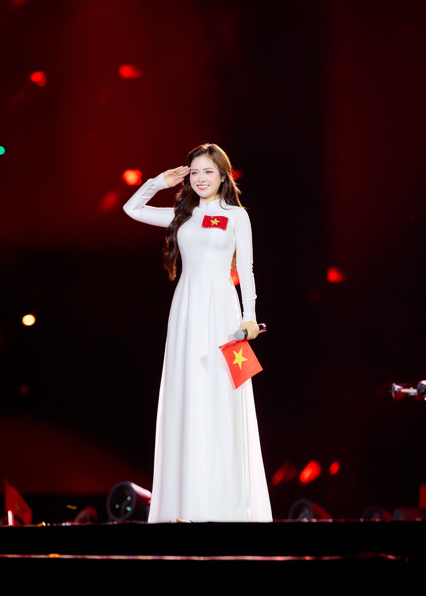 Giảng vi&ecirc;n thanh nhạc đắt show nhất Việt Nam: Thủ khoa trường nghệ thuật, sự nghiệp lẫn nhan sắc đều l&ecirc;n hương- Ảnh 5.