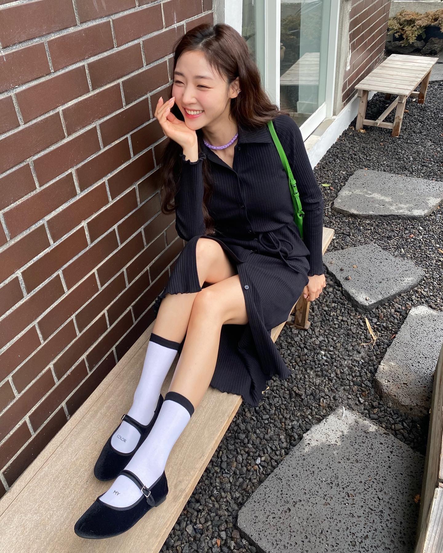 Mọi chị em đều nên đi giày tối giản: 4 kiểu cơ bản nhất cần có- Ảnh 7. Mọi chị em đều nên đi giày tối giản: 4 kiểu cơ bản nhất cần có- Ảnh 7.