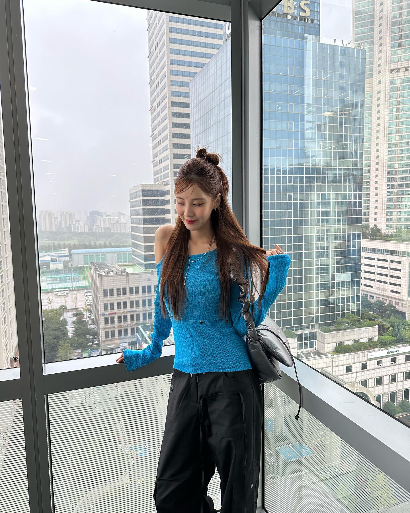 Style của g&aacute;i ngoan nức tiếng Kbiz: U40 trẻ trung bất bại nhờ 5 c&ocirc;ng thức diện đồ- Ảnh 1.