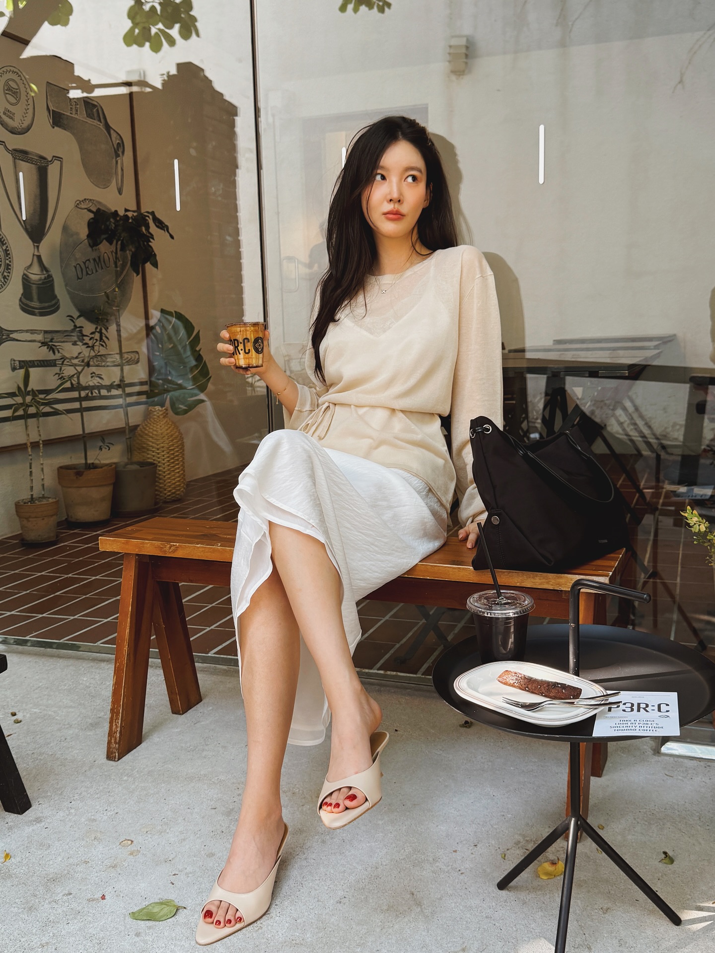 Cách đơn giản nhất để sành điệu hơn chính là mặc đồ màu trắng- Ảnh 3. Cách đơn giản nhất để sành điệu hơn chính là mặc đồ màu trắng- Ảnh 3.