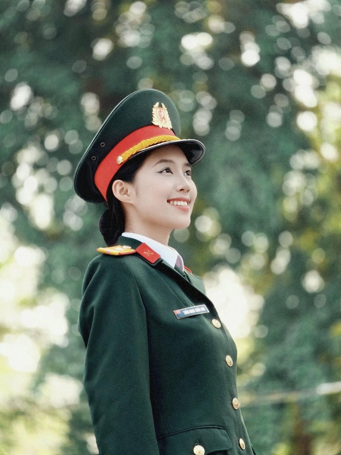 Mỹ nhân cao 1m70 mang quân hàm thiếu úy Mỹ nhân cao 1m70 mang quân hàm thiếu úy