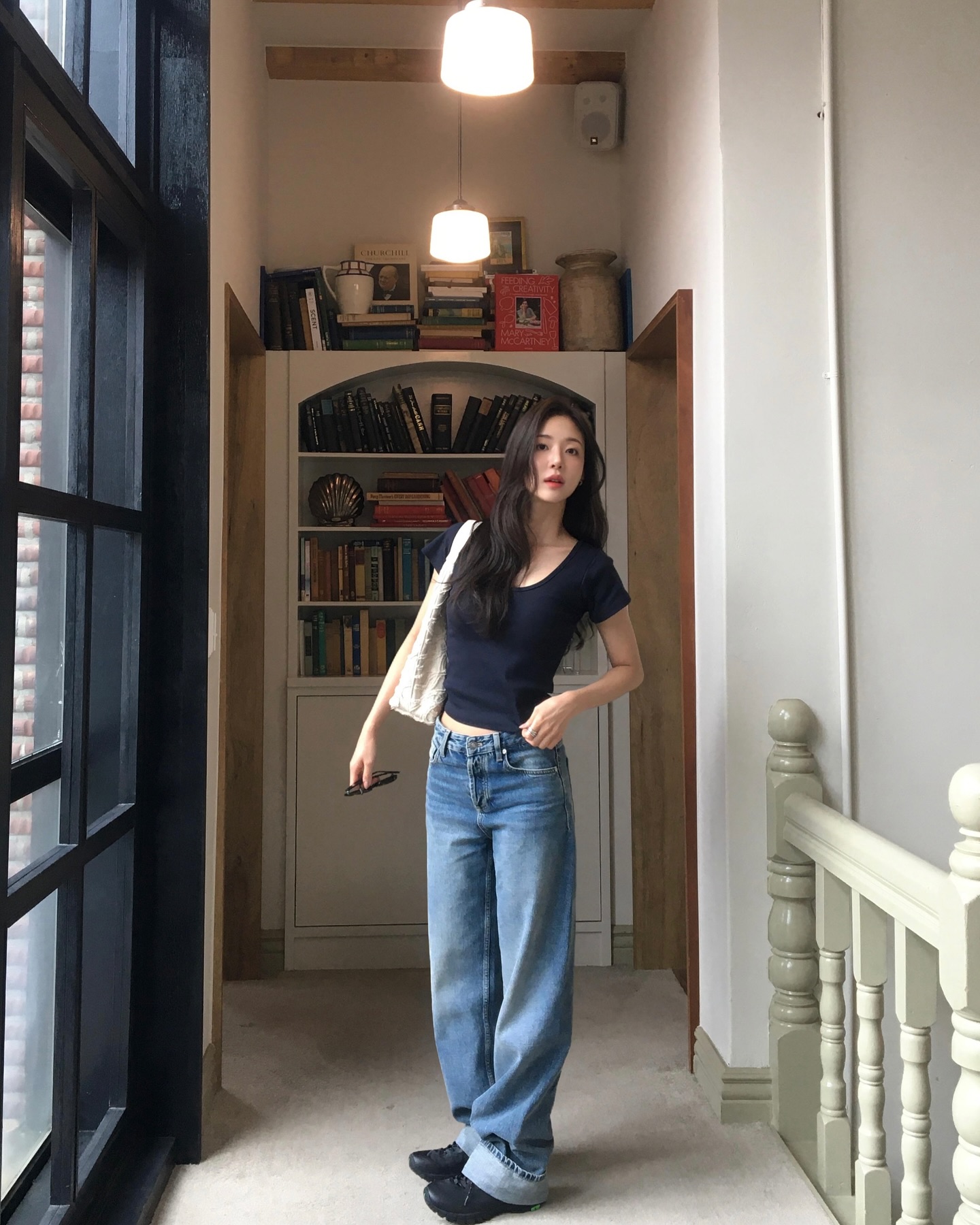 4 cách mặc quần jeans cho nàng thích phong cách tối giản- Ảnh 4. 4 cách mặc quần jeans cho nàng thích phong cách tối giản- Ảnh 4.